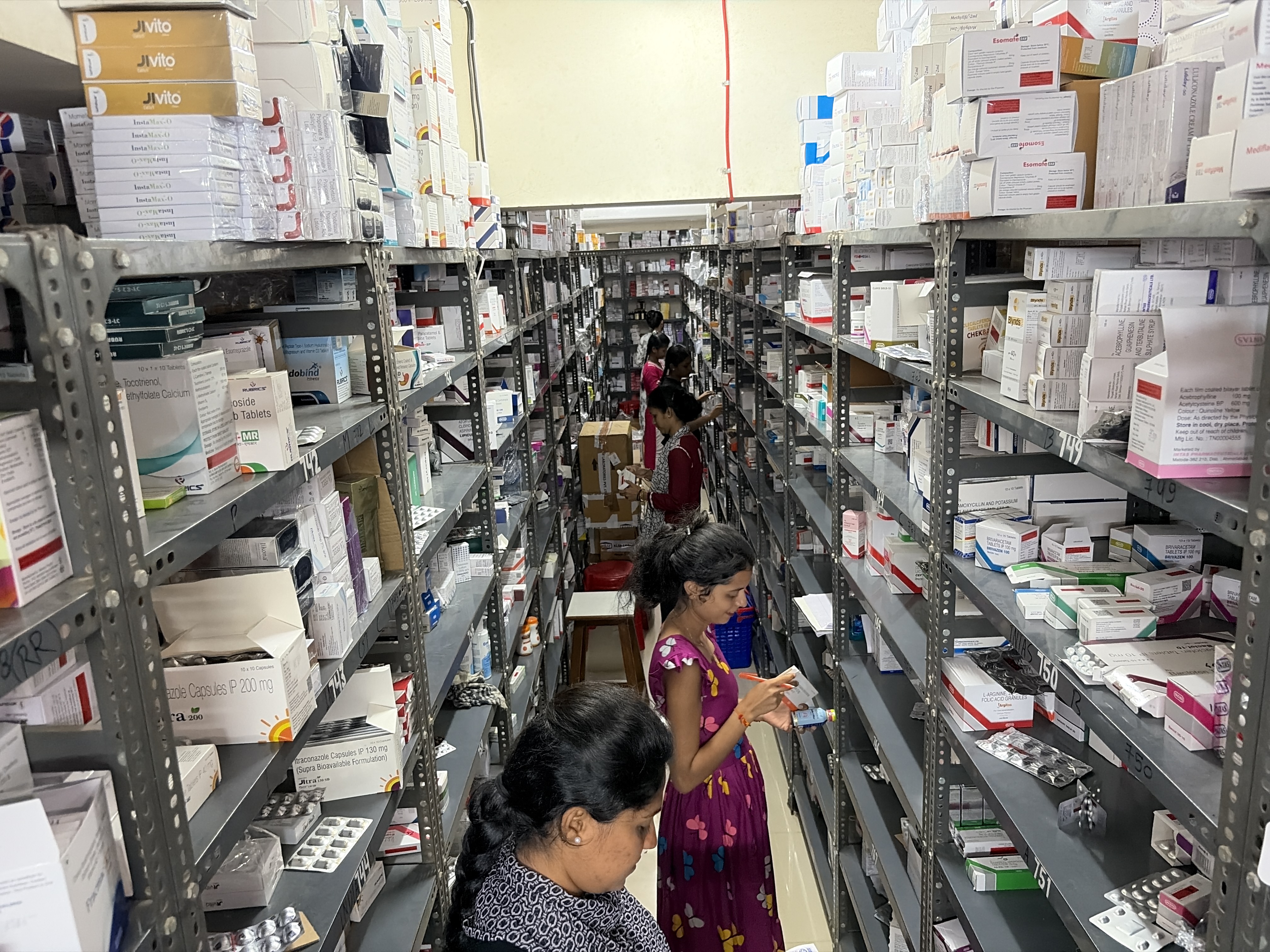 Organized pharma warehouse